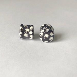 1/2” Skull Double-Flared Acrylic Ear Plugs